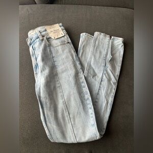 Abercrombie & Fitch - The Skinny Highrise Jeans